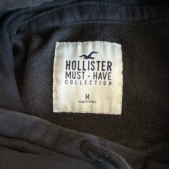 Hollister Men's Black Hoodie - Picture 2 of 5